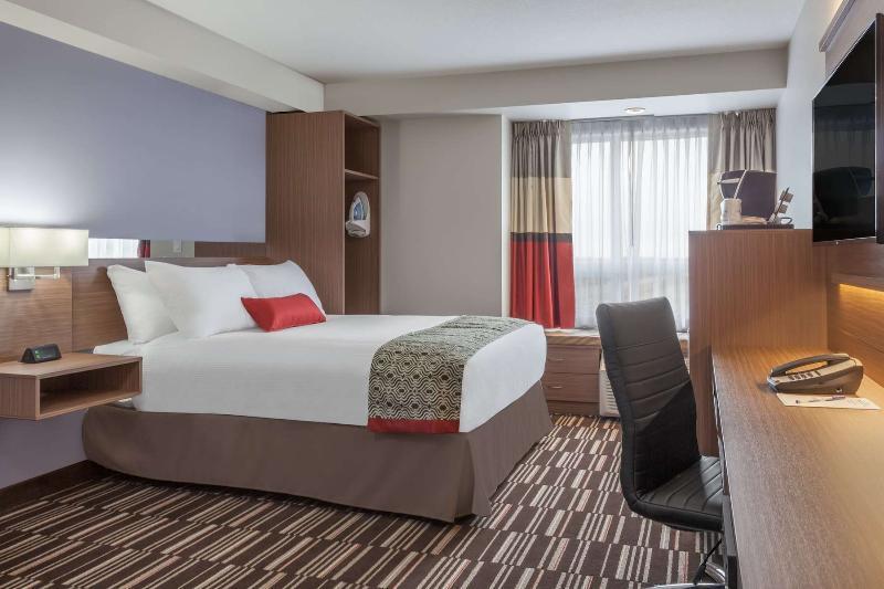 Microtel Inn & Suites By Wyndham Oyster Bay Ladysmith Exterior foto