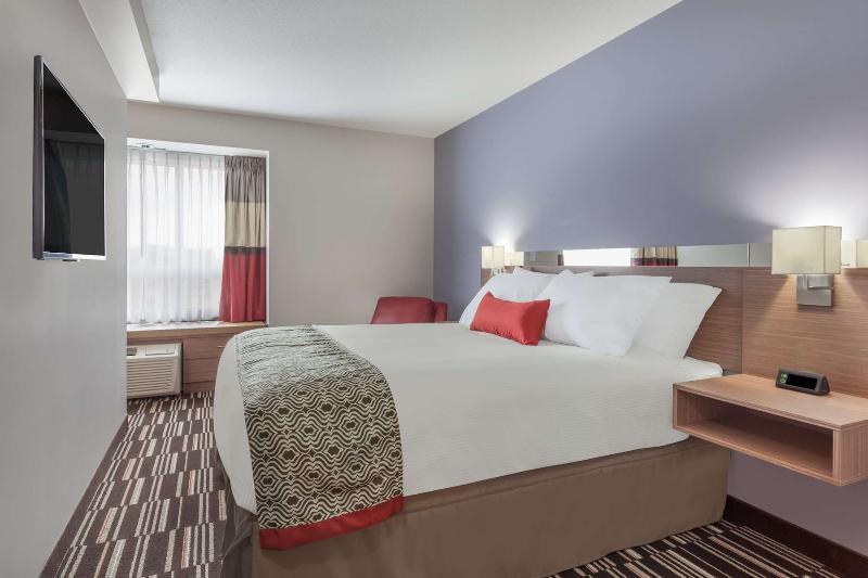 Microtel Inn & Suites By Wyndham Oyster Bay Ladysmith Exterior foto