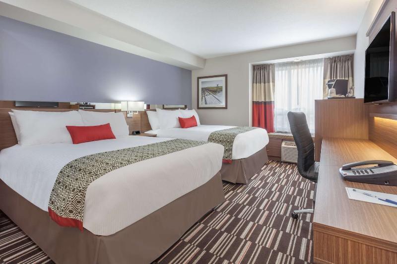 Microtel Inn & Suites By Wyndham Oyster Bay Ladysmith Exterior foto