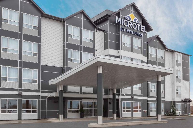 Microtel Inn & Suites By Wyndham Oyster Bay Ladysmith Exterior foto