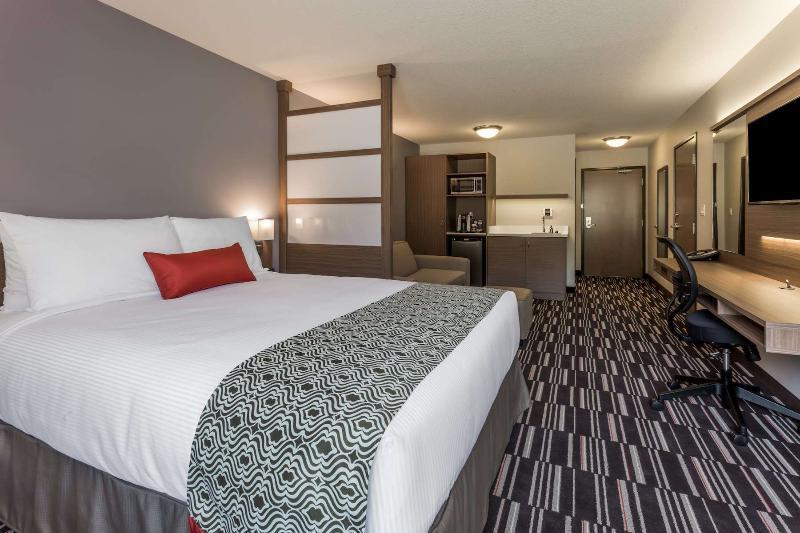 Microtel Inn & Suites By Wyndham Oyster Bay Ladysmith Exterior foto