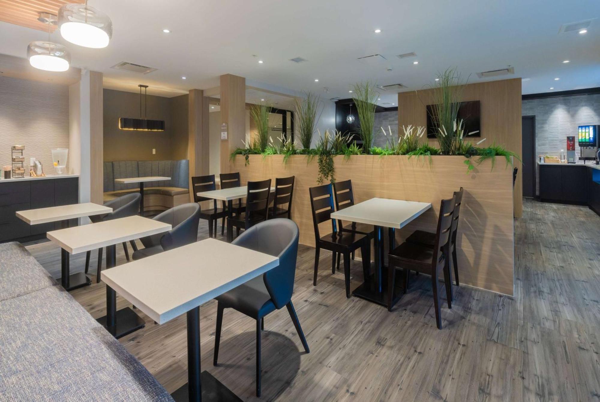 Microtel Inn & Suites By Wyndham Oyster Bay Ladysmith Exterior foto