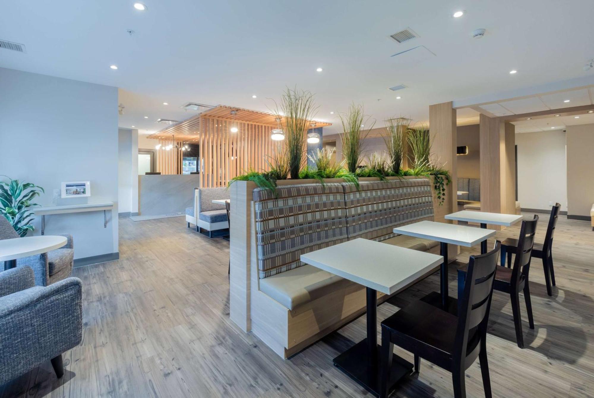 Microtel Inn & Suites By Wyndham Oyster Bay Ladysmith Exterior foto